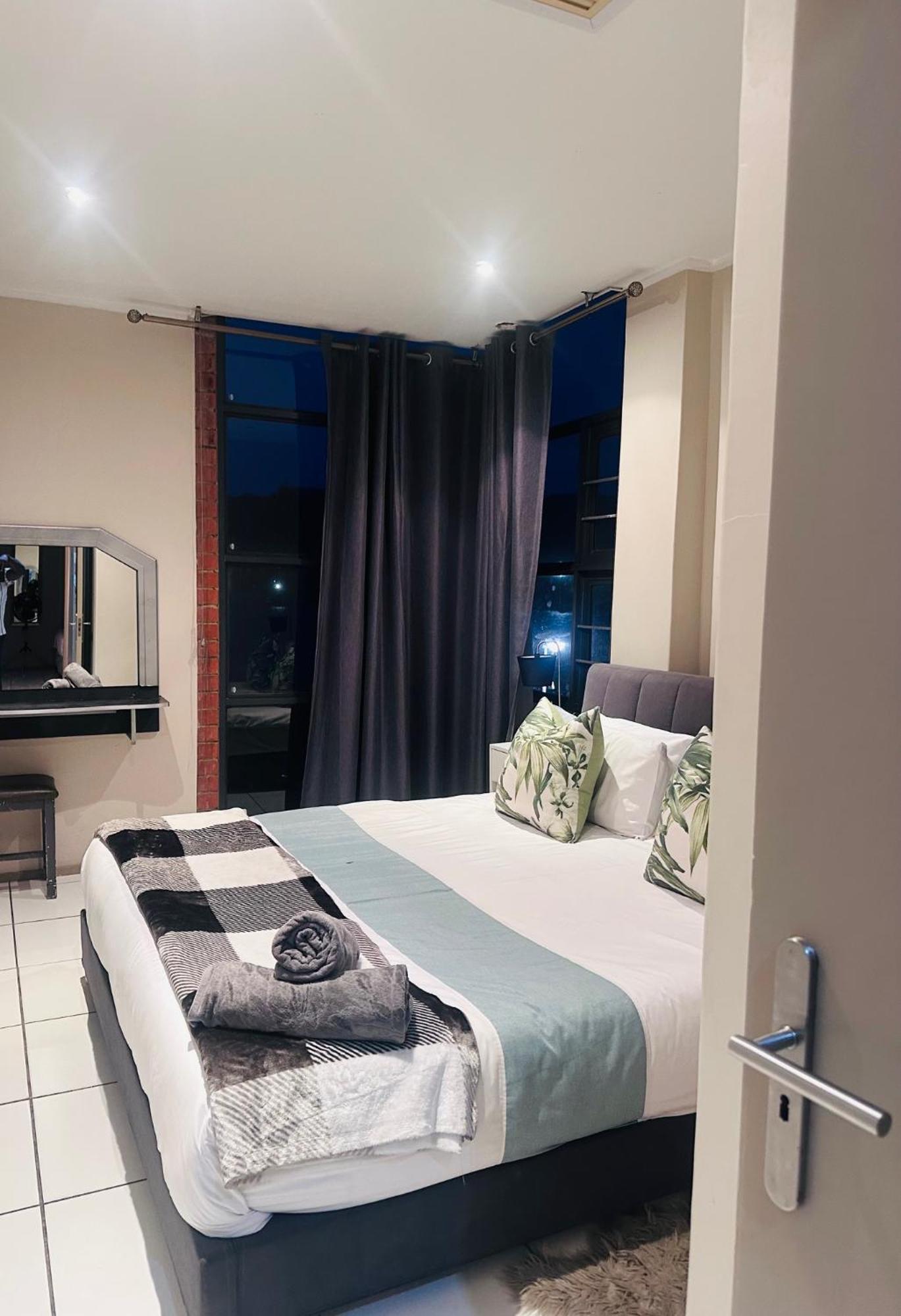 Waterfront 2 Bedroom Loadshedding Free Apartment *